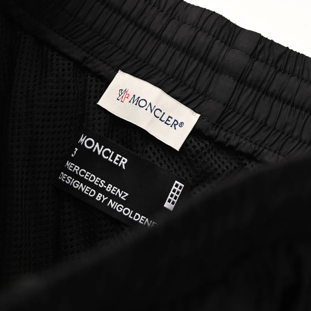 MONCLER MC 100% ， ， 150g/㎡ ， ， 。 ， 。 、 、 ， 。 ， Breathable ， 。 ， ， ， 。 ， ， ， 。 ， 2.2mm， ， ， 12 ， 。 Size：S-XL
